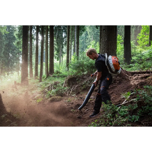 Helly Hansen Work Wear - Oberhof_HH_Matthias_Schwarz_Schneestern-1367 - Summer 2021-Action-Tradesman