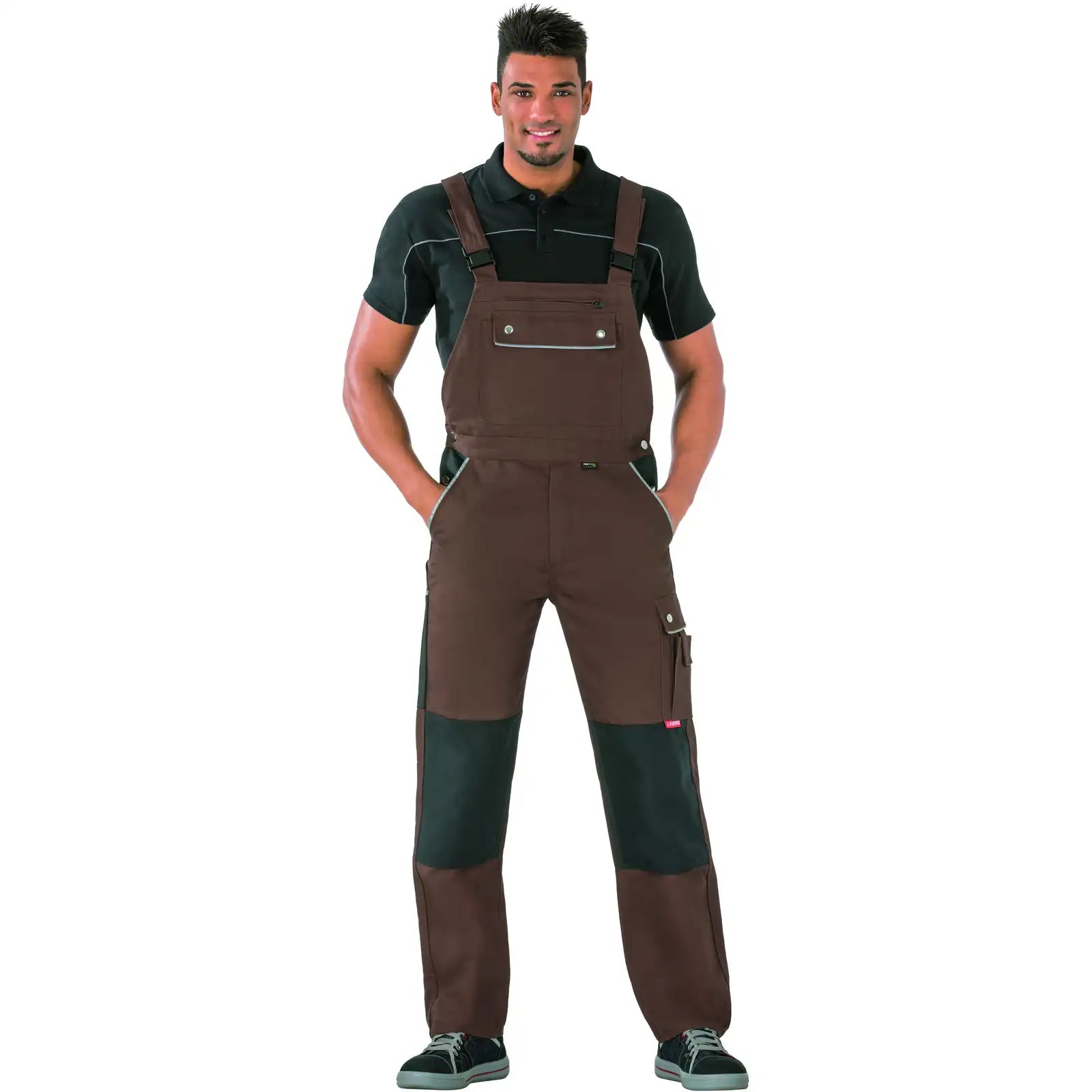 Planam Canvas 320 Latzhose braun/schwarz 102 braun/schwarz - Produktbild mit Model