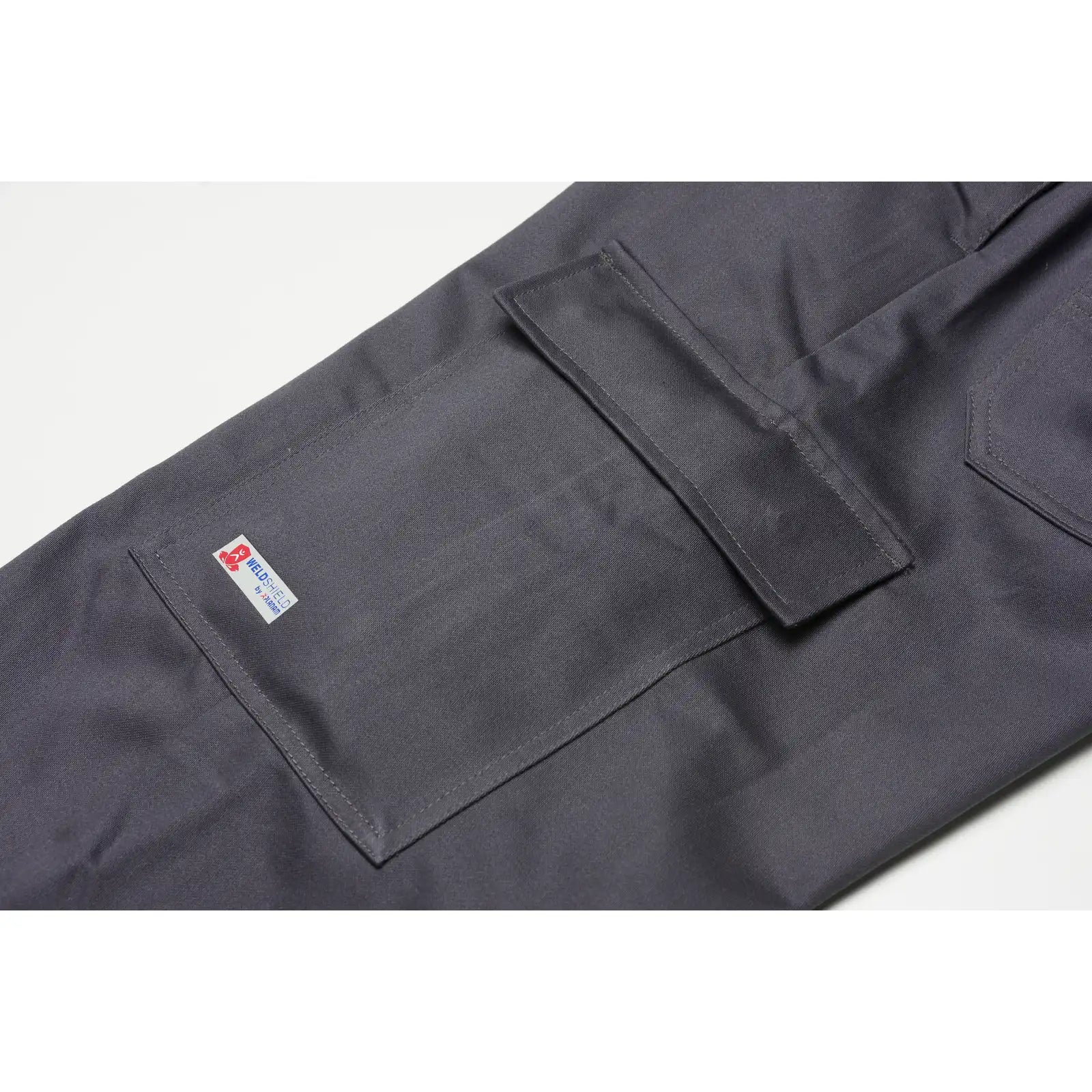 Planam Weld Shield Latzhose grau/schwarz 102 grau/schwarz - Extra Detailbild