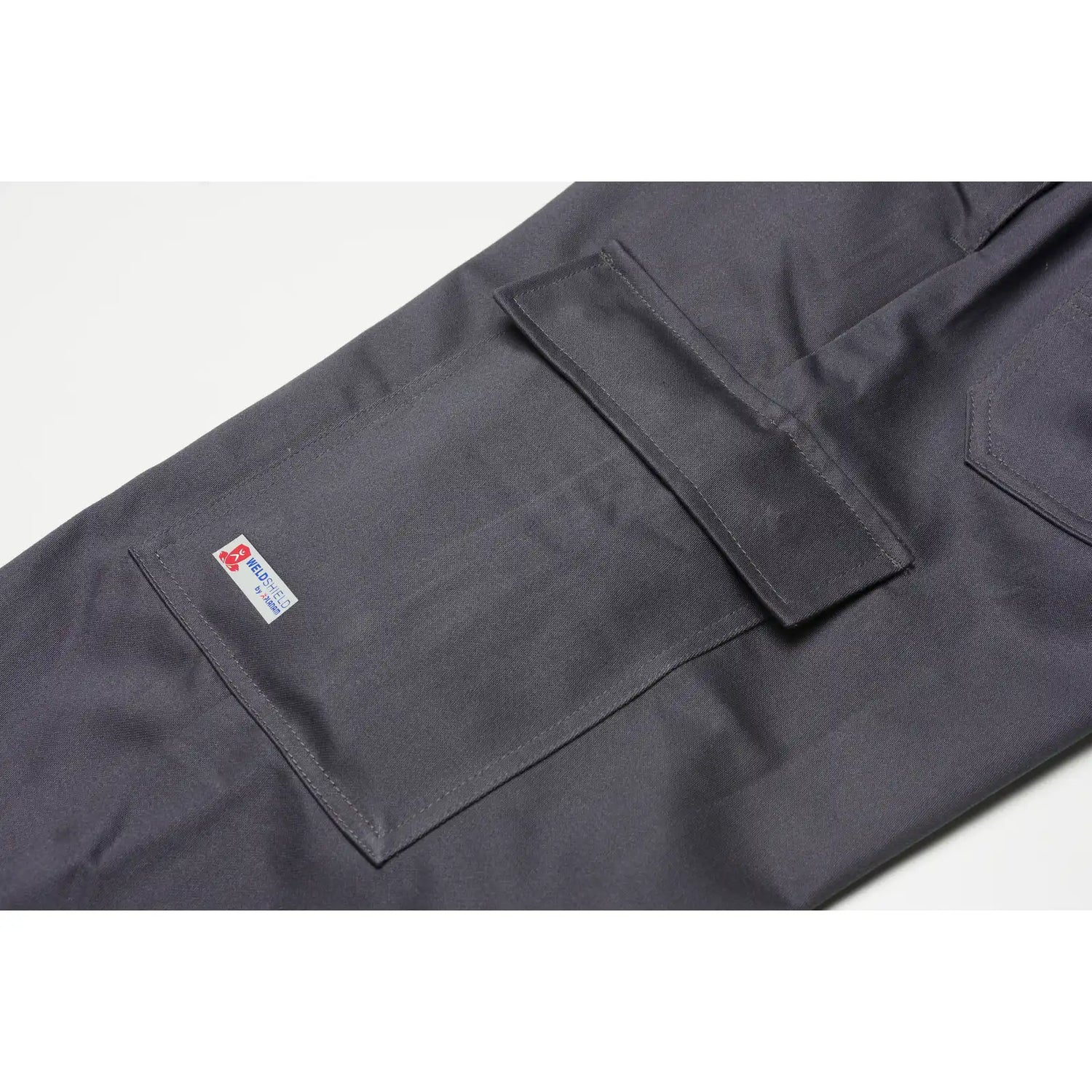 Planam Weld Shield Latzhose grau/schwarz 102 grau/schwarz - Extra Detailbild