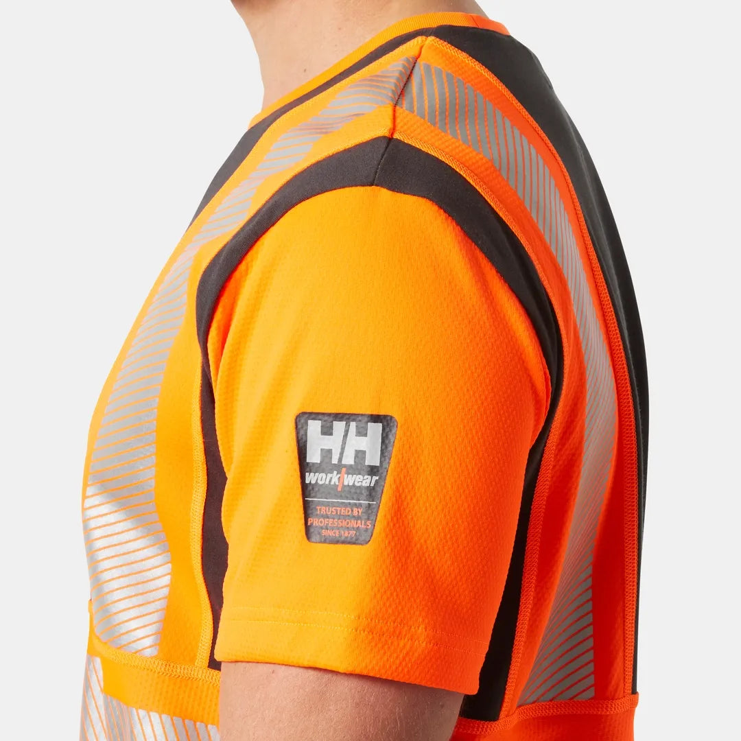 Helly Hansen Work Wear - 79271_269_feature2 - Onbody-W25-Winter 2025-FW25-Hivis-ICU