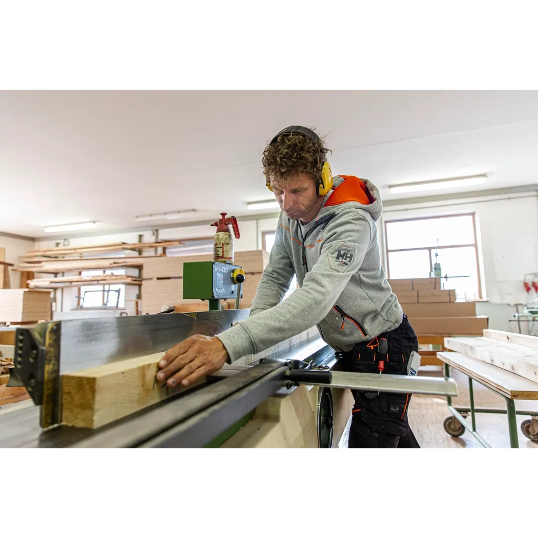 Helly Hansen Work Wear - helly_hansen_workwear_9_19_julian_bueckers_high_res_5 - Summer 2020-Tradesmen