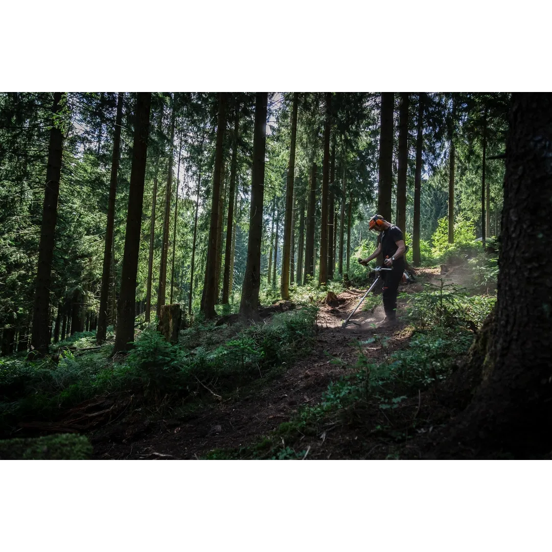 Helly Hansen Work Wear - Oberhof_HH_Matthias_Schwarz_Schneestern-1459 - Summer 2021-Action-Tradesman