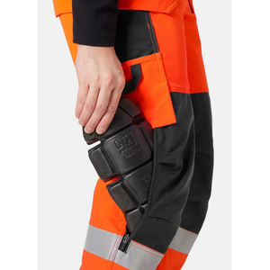 Helly Hansen Work Wear - 77428_269_feature2 - Onbody -W23-Winter 2023-Alna-Hivis