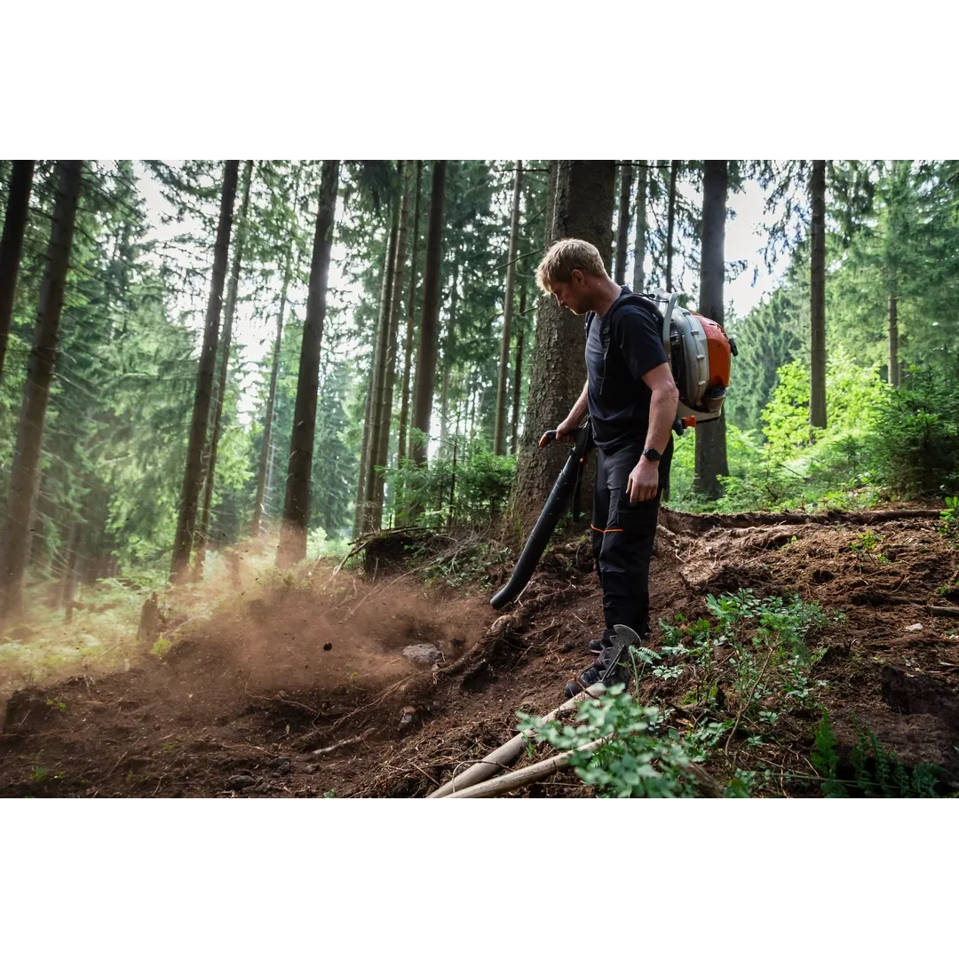 Helly Hansen Work Wear - Oberhof_HH_Matthias_Schwarz_Schneestern-1355 - Summer 2021-Action-Tradesman