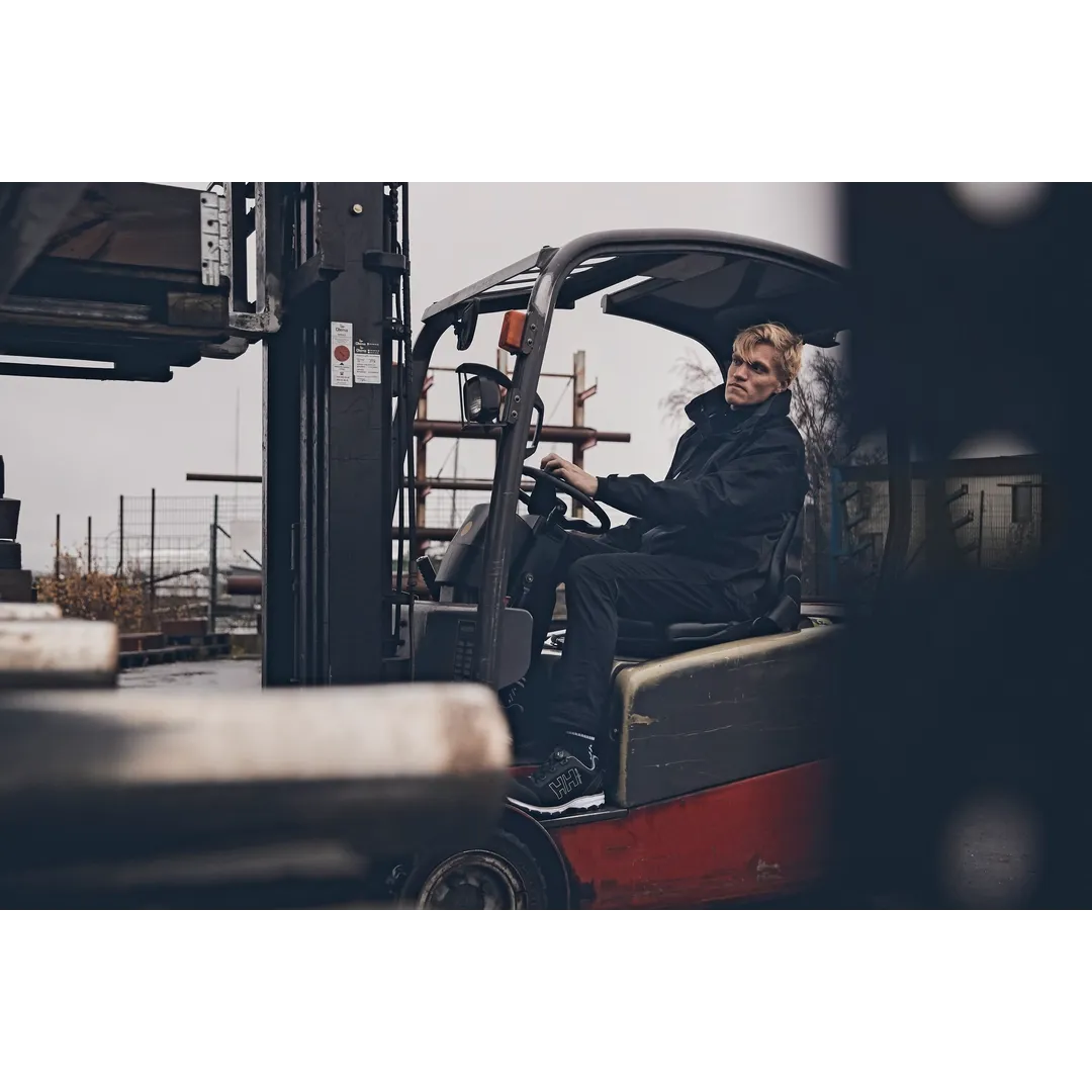 Helly Hansen Work Wear - Outdoor__1909 - Action-Tradesmen-Summer 2021