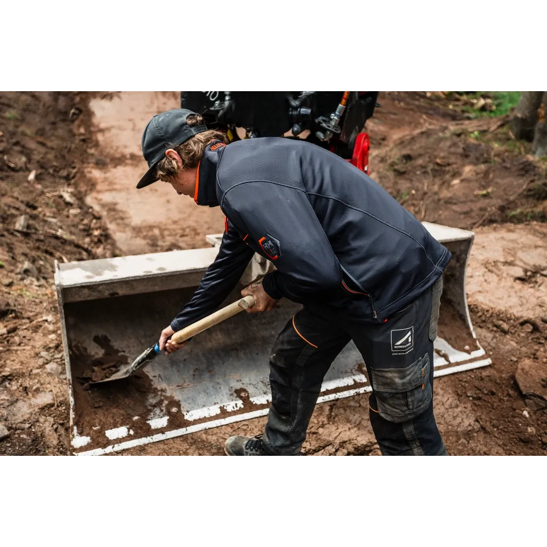 Helly Hansen Work Wear - Oberhof_HH_Matthias_Schwarz_Schneestern-1709x - Summer 2021-Action-Tradesman