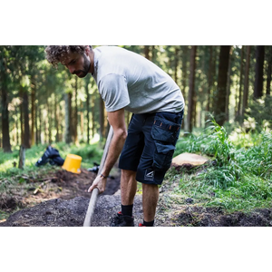 Helly Hansen Work Wear - Oberhof_HH_Matthias_Schwarz_Schneestern-1098 - Summer 2021-Action-Tradesman