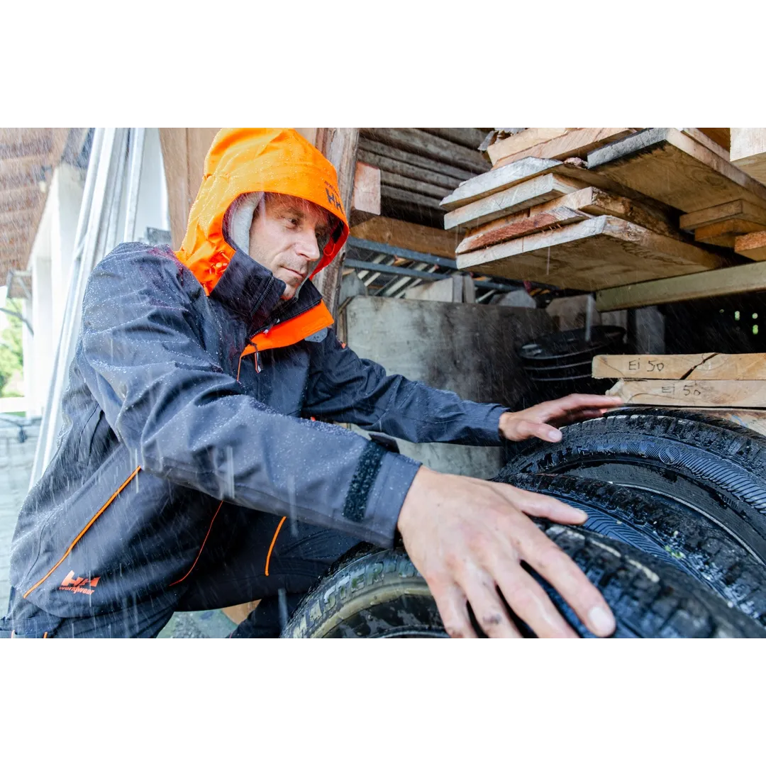 Helly Hansen Work Wear - helly_hansen_workwear_9_19_julian_bueckers_high_res_62 - Summer 2020-Tradesmen-Action