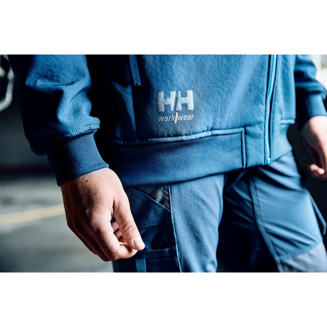 Helly Hansen Work Wear - Men Outfit 3_216 - Trades-Oxford-W24-Winter 2024-Action