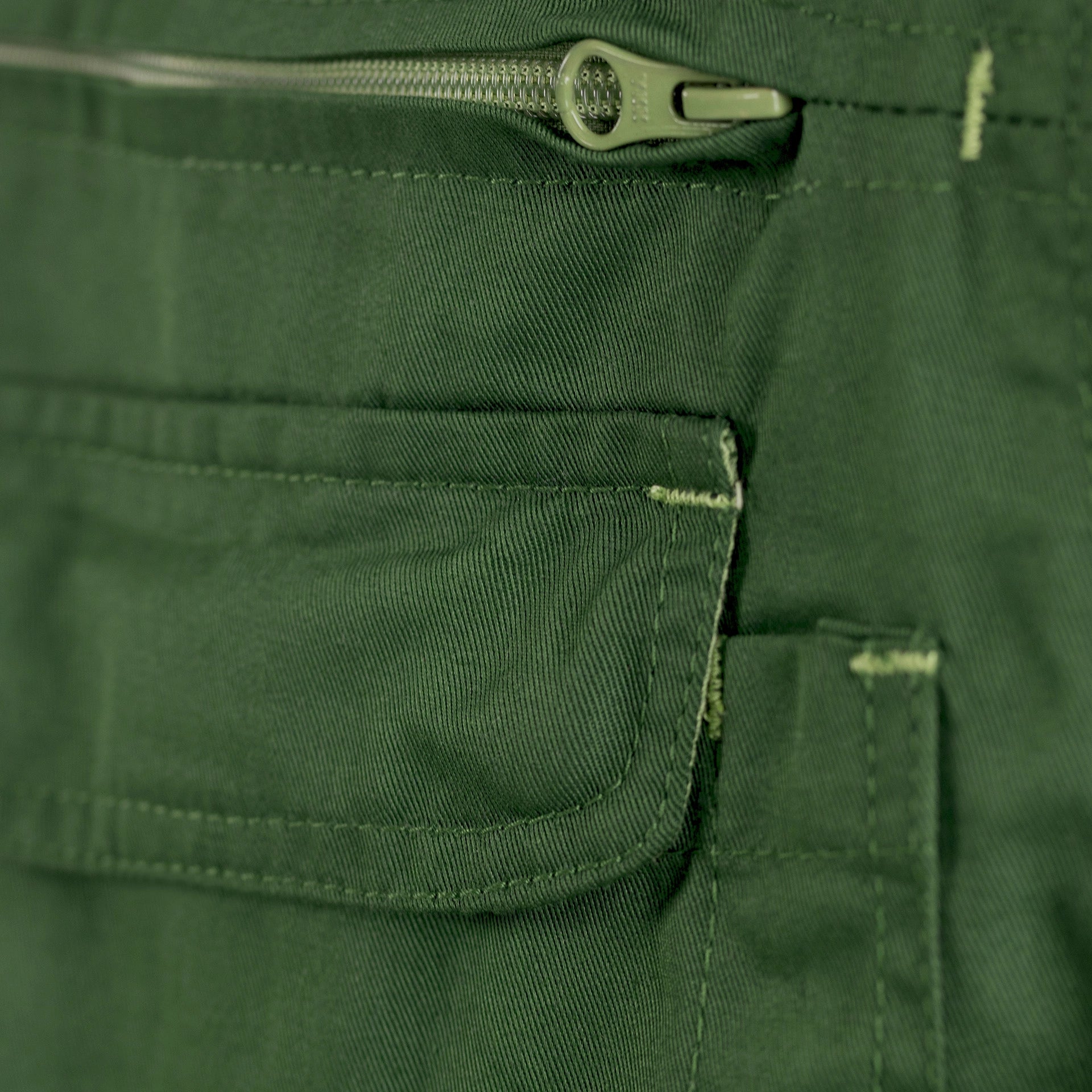 TMG Kult Worker Work dungarees green - KW-420020_Latzhose_gruen_Tasche_1920x1920