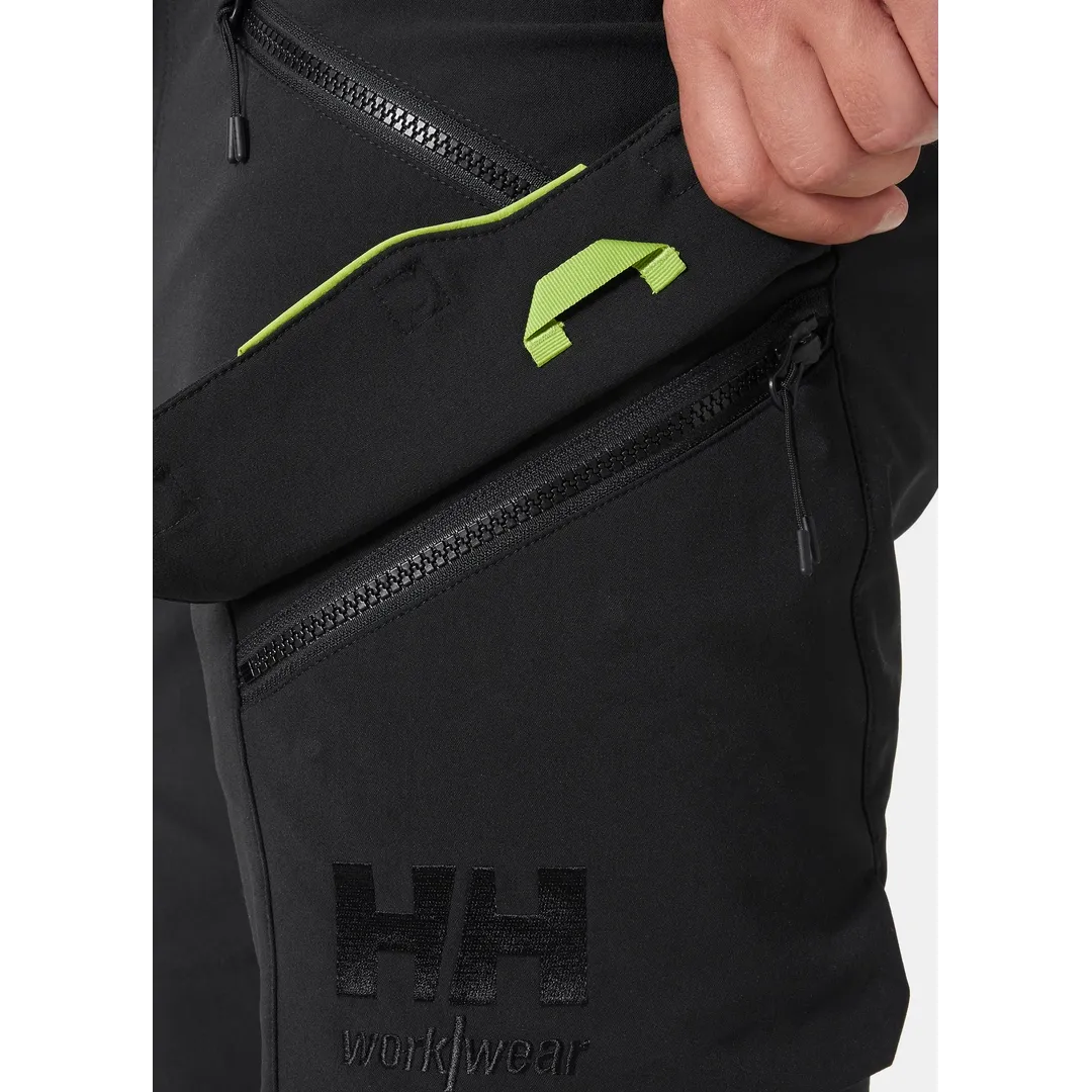 Helly Hansen Work Wear - 77566_990_feature2 - Onbody-Tradesmen-S24-Summer 2024