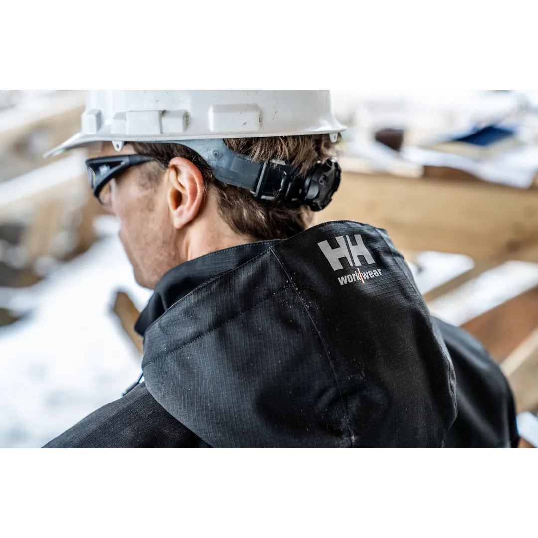 Helly Hansen Work Wear - Overbeck_Workwear-013 - Winter 2021-Action-Tradesmen