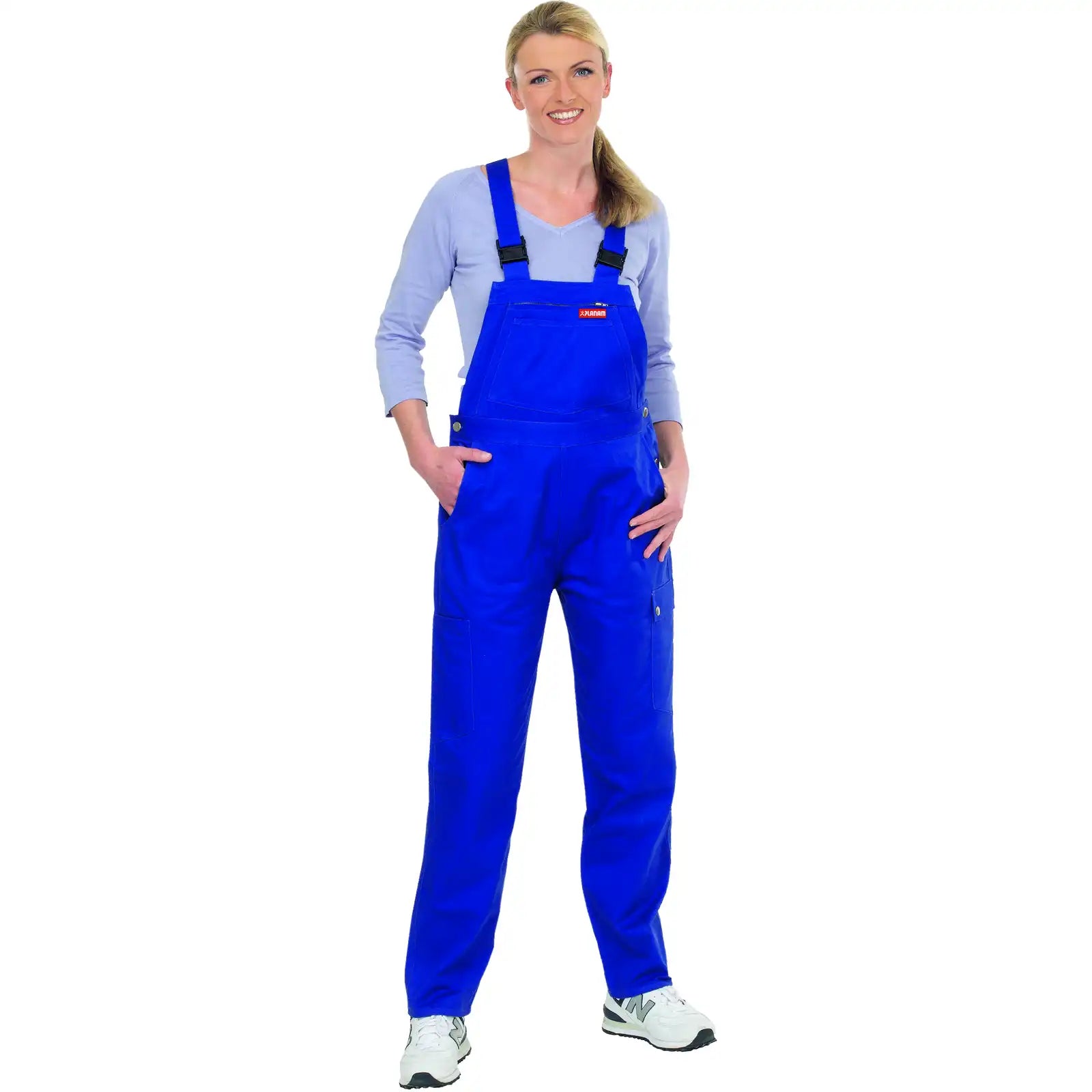 Planam Damen Latzhose kornblumenblau 36 kornblumenblau - Produktbild mit Model