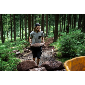 Helly Hansen Work Wear - Oberhof_HH_Matthias_Schwarz_Schneestern-1289 - Summer 2021-Action-Tradesman