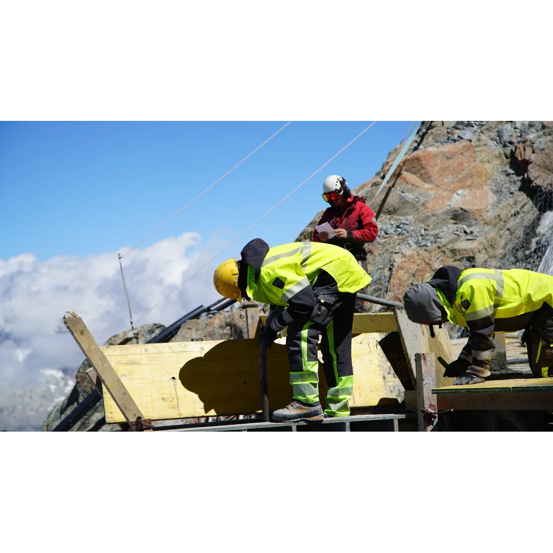 Helly Hansen Work Wear - DSC06431 - Partner-Winter 2017-Action-Air Zermatt