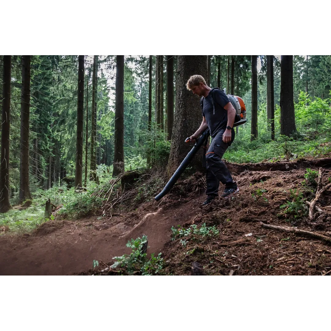 Helly Hansen Work Wear - Oberhof_HH_Matthias_Schwarz_Schneestern-1351 - Summer 2021-Action-Tradesman