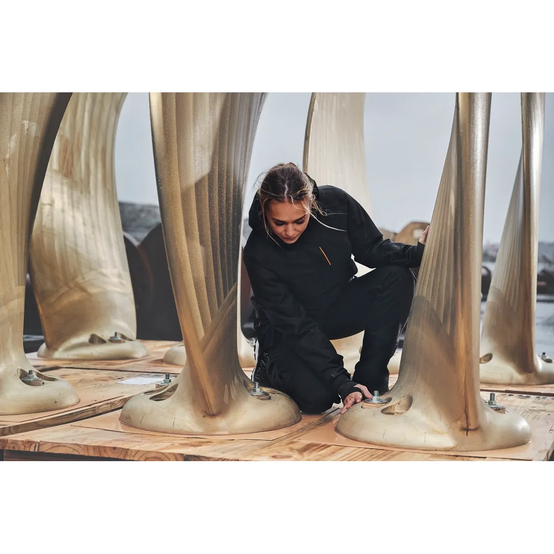 Helly Hansen Work Wear - Outdoor__376 - Action-Summer 2021-Tradesmen-woman-Womens