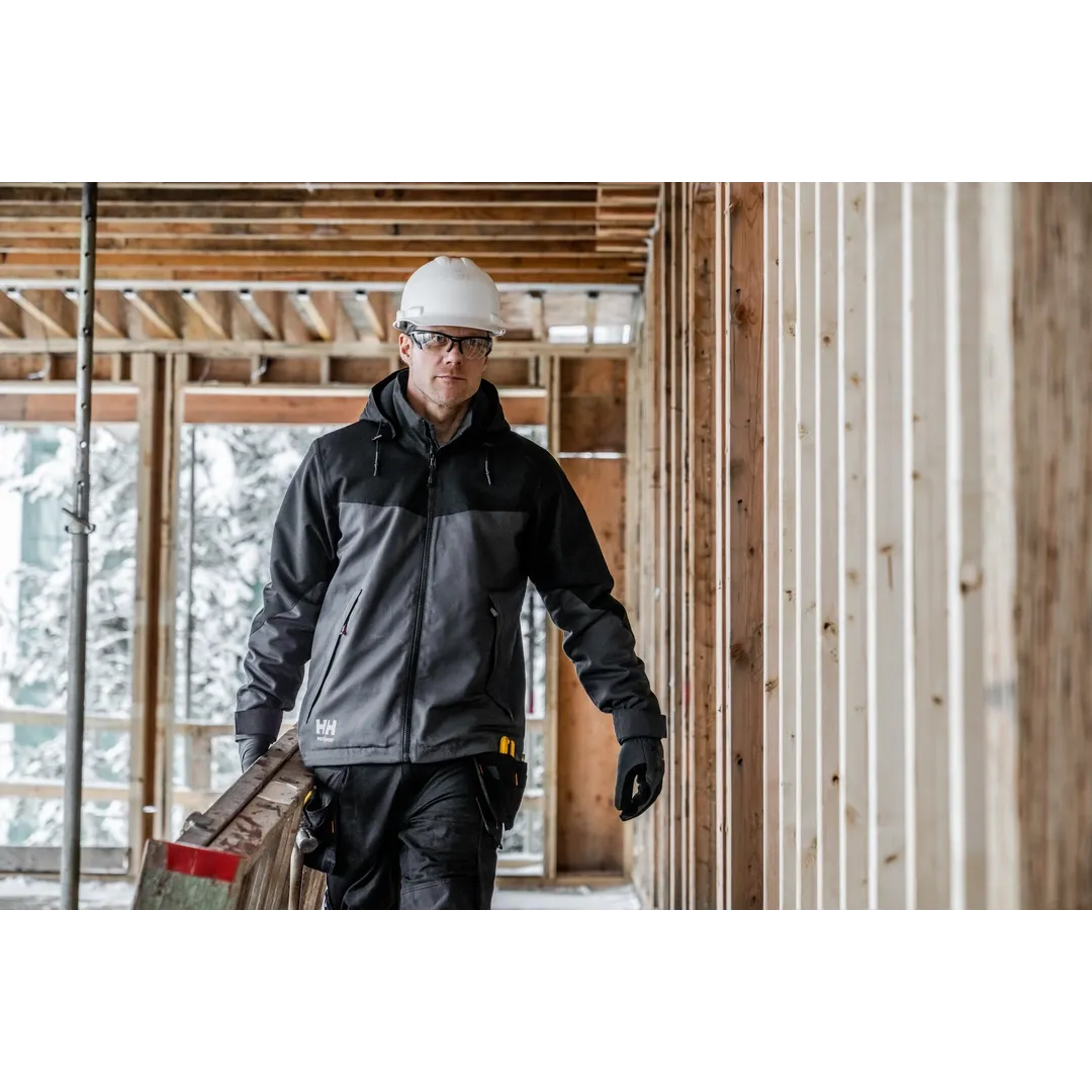 Helly Hansen Work Wear - Overbeck_Workwear-003 - Winter 2021-Action-Tradesmen