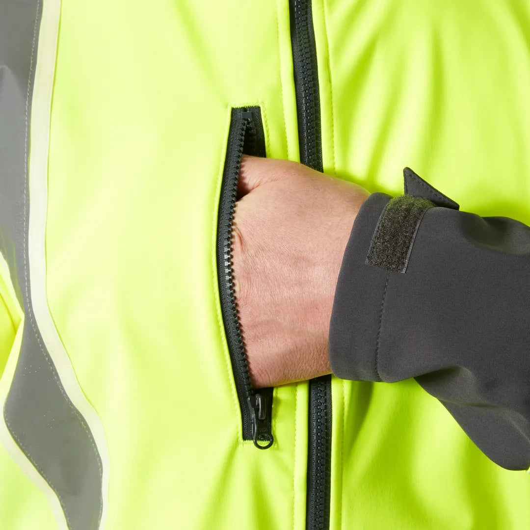 Helly Hansen Work Wear - 74055_369_feature2 - Onbody-W25-Winter 2025-FW25-Hivis-UC-ME