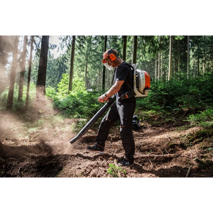 Helly Hansen Work Wear - Oberhof_HH_Matthias_Schwarz_Schneestern-1381 - Summer 2021-Action-Tradesman