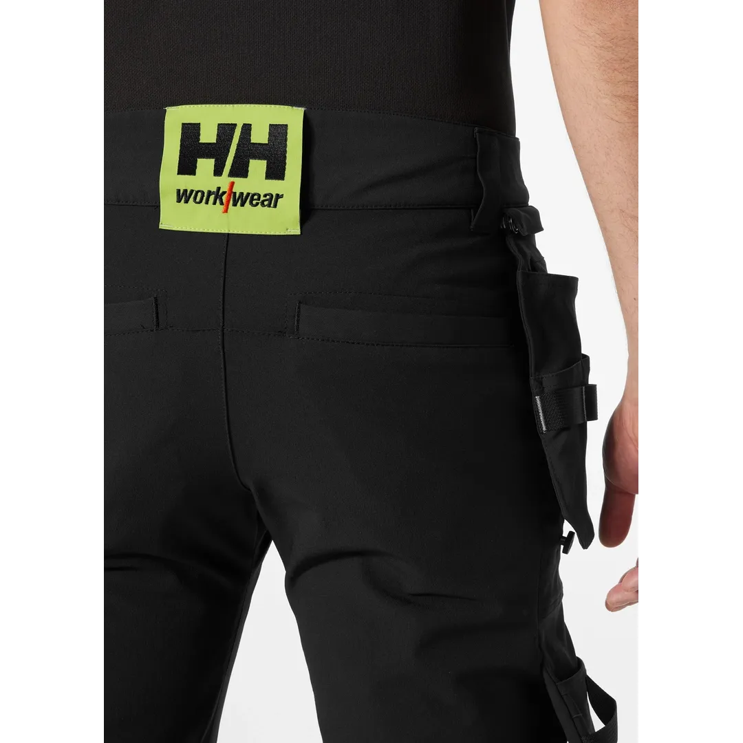 Helly Hansen Work Wear - 77563_990_feature2 - Onbody-W23-Winter 2023-FW23-Magni-Tradesmen