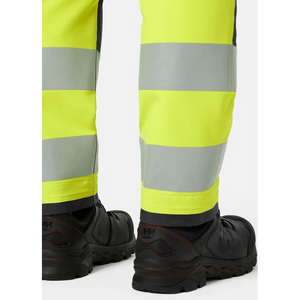 Helly Hansen Work Wear - 77433_369_feature2 - Onbody -W23-Winter 2023-Alna-Hivis