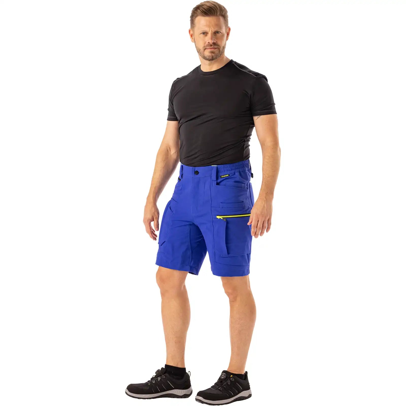 Planam rECOline Shorts kornblumenblau         XS kornblumenblau - Produktbild mit Model