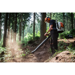 Helly Hansen Work Wear - Oberhof_HH_Matthias_Schwarz_Schneestern-1398 - Summer 2021-Action-Tradesman