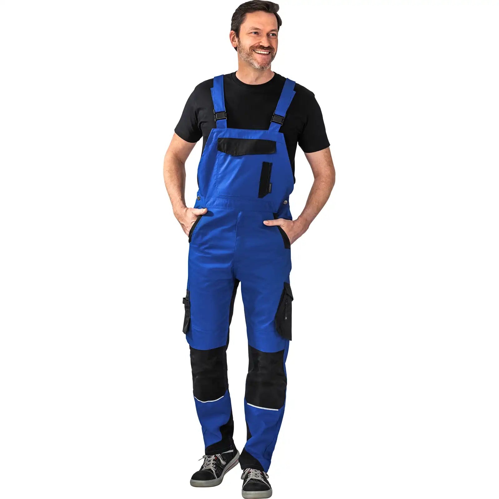 Planam Norit Herren Latzhose kornblumenblau/schwarz 102 kornblumenblau/schwarz - Produktbild mit Model