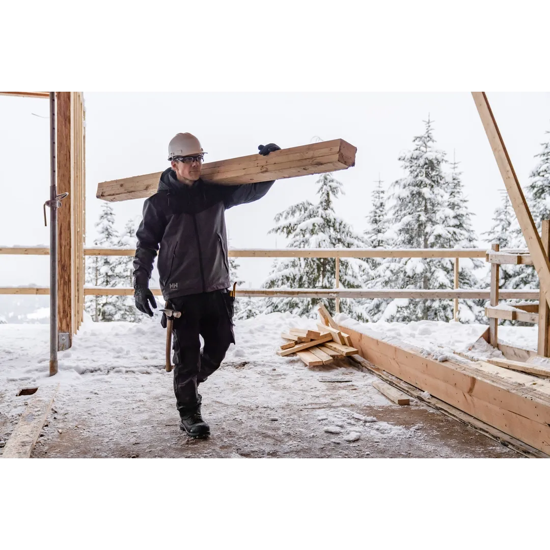 Helly Hansen Work Wear - Overbeck_Workwear-002 - Winter 2021-Action-Tradesmen