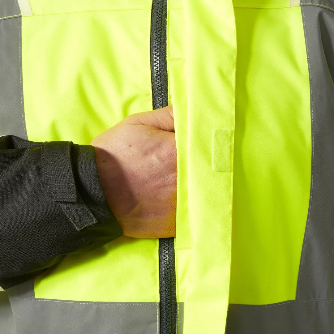 Helly Hansen Work Wear - 71355_369_feature4 - Onbody -W25-Winter 2025-FW25-Hivis-UC-ME