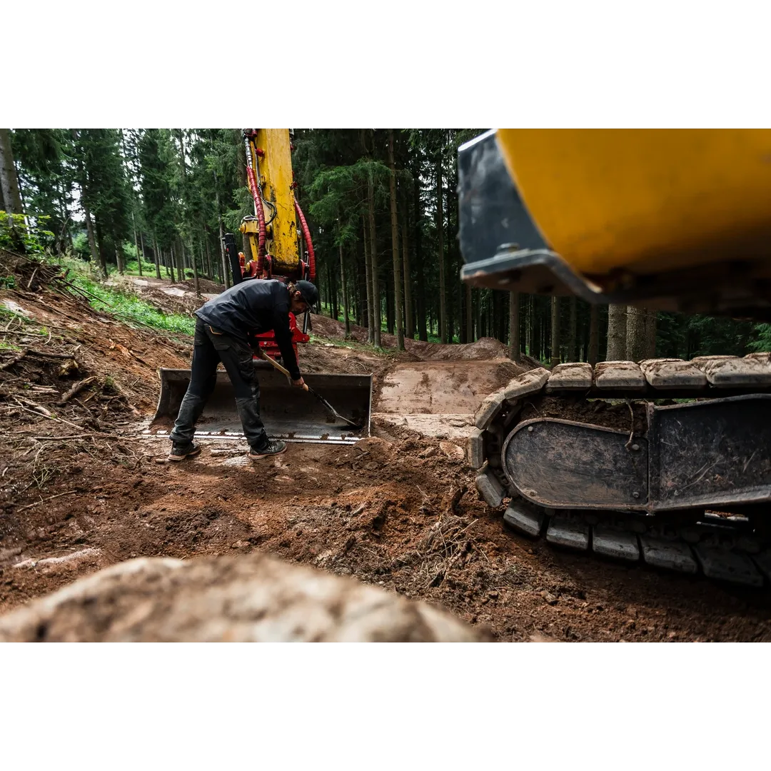 Helly Hansen Work Wear - Oberhof_HH_Matthias_Schwarz_Schneestern-1713 - Summer 2021-Action-Tradesman