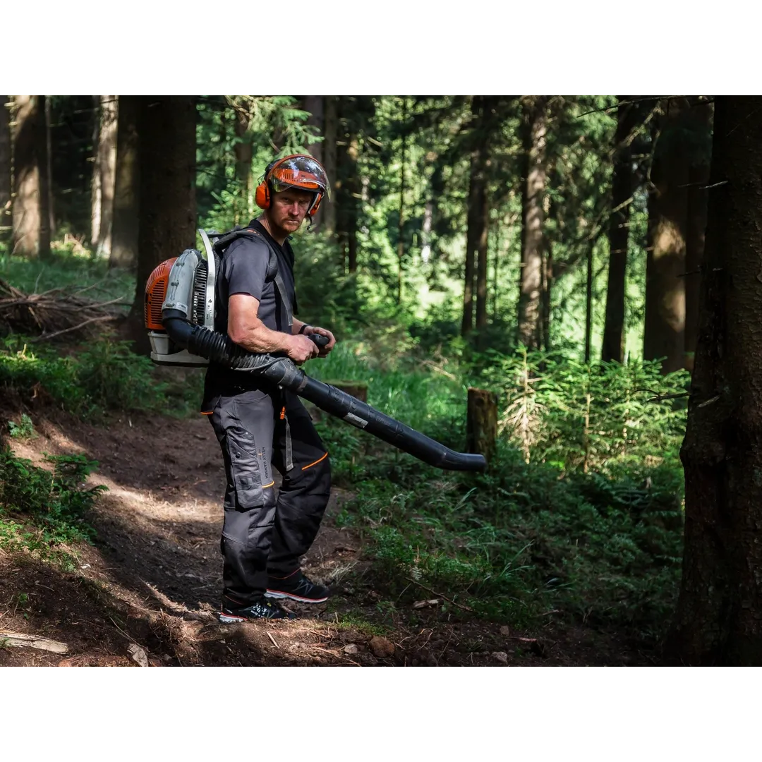 Helly Hansen Work Wear - Oberhof_HH_Matthias_Schwarz_Schneestern-1401 - Summer 2021-Action-Tradesman