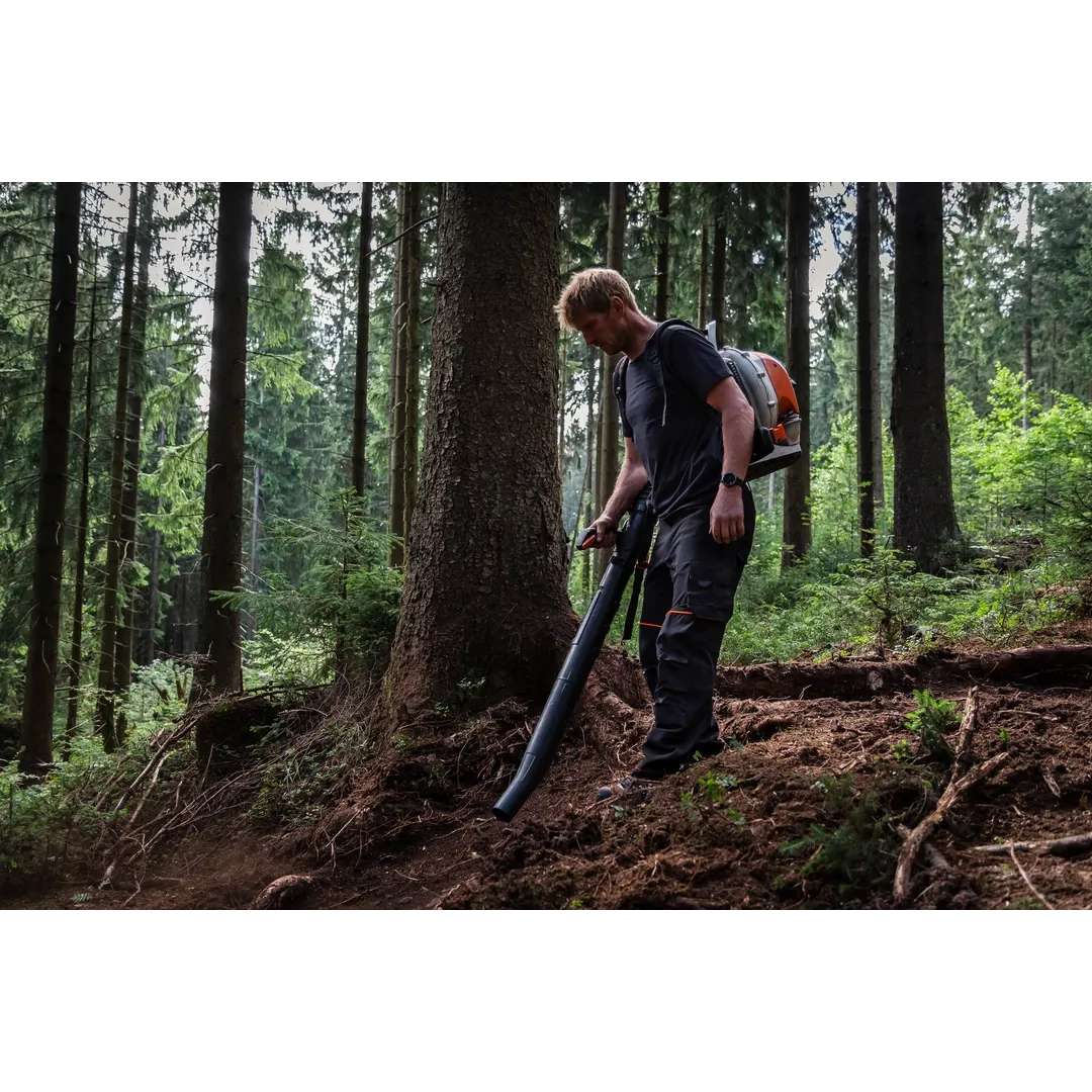Helly Hansen Work Wear - Oberhof_HH_Matthias_Schwarz_Schneestern-1349 - Summer 2021-Action-Tradesman
