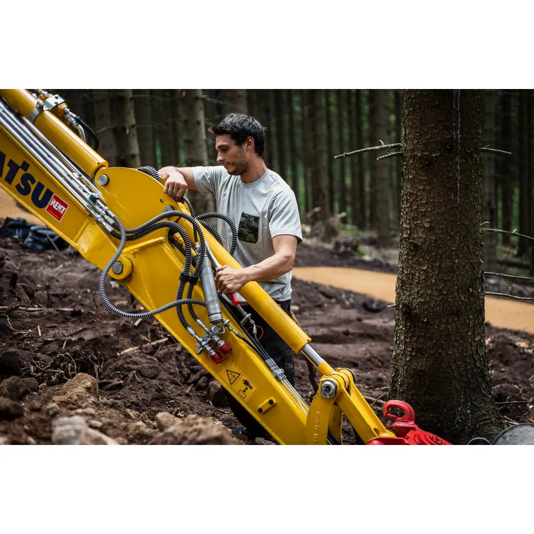 Helly Hansen Work Wear - Oberhof_HH_Matthias_Schwarz_Schneestern-1766 - Summer 2021-Action-Tradesman