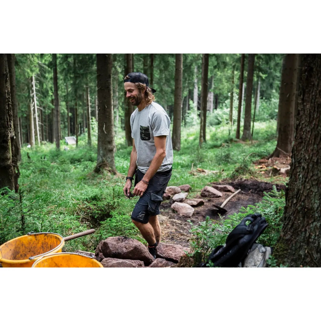 Helly Hansen Work Wear - Oberhof_HH_Matthias_Schwarz_Schneestern-1267 - Summer 2021-Action-Tradesman