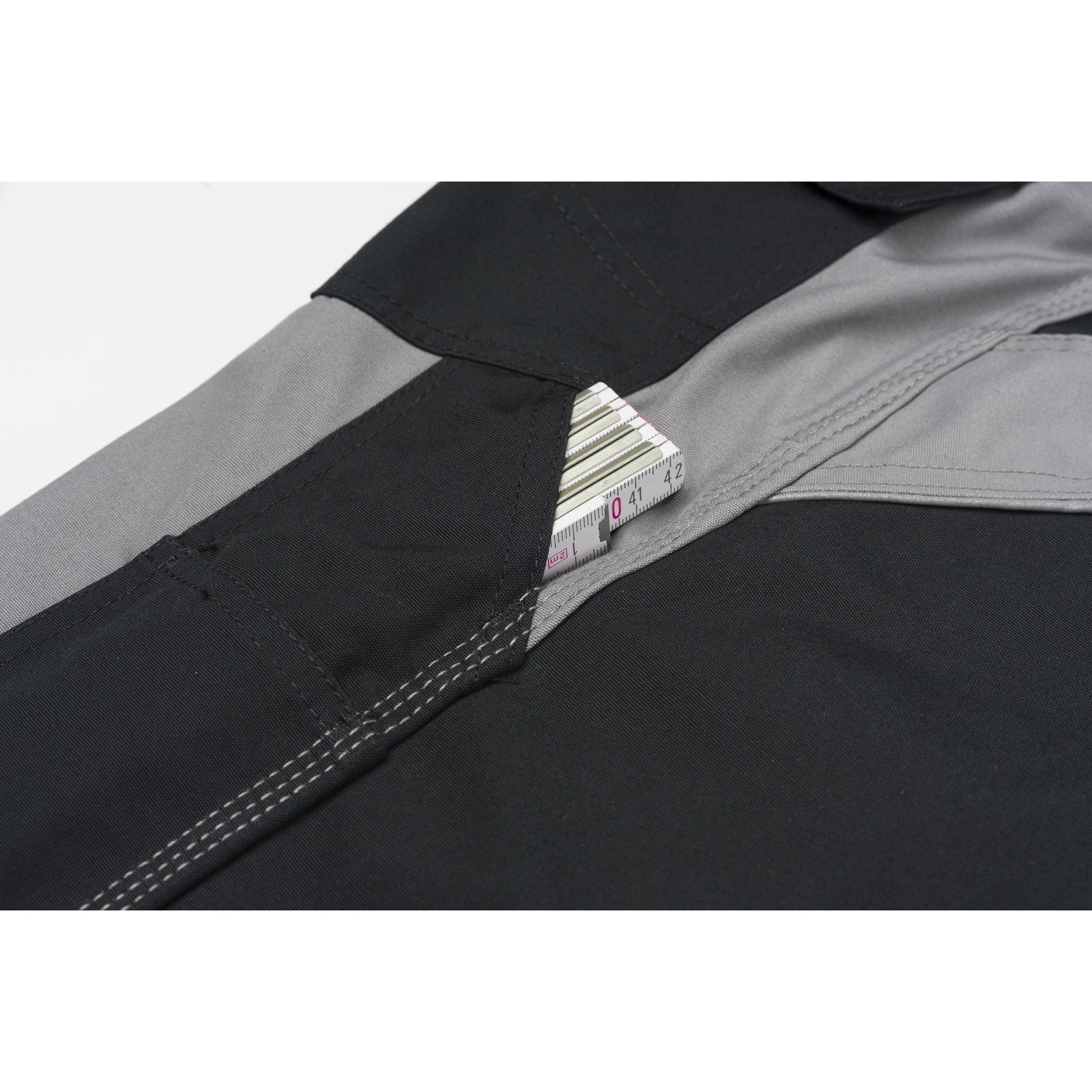 Planam Plaline Trousers green/black - Everything in its place: the ruler pocket keeps your important tools to hand at all times.