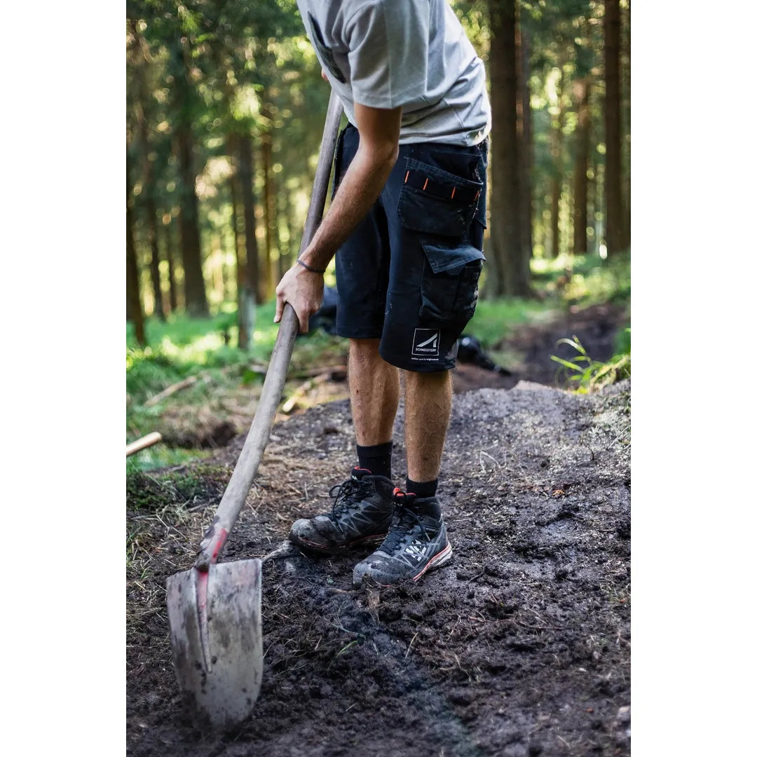 Helly Hansen Work Wear - Oberhof_HH_Matthias_Schwarz_Schneestern-1102 - Summer 2021-Action-Tradesman