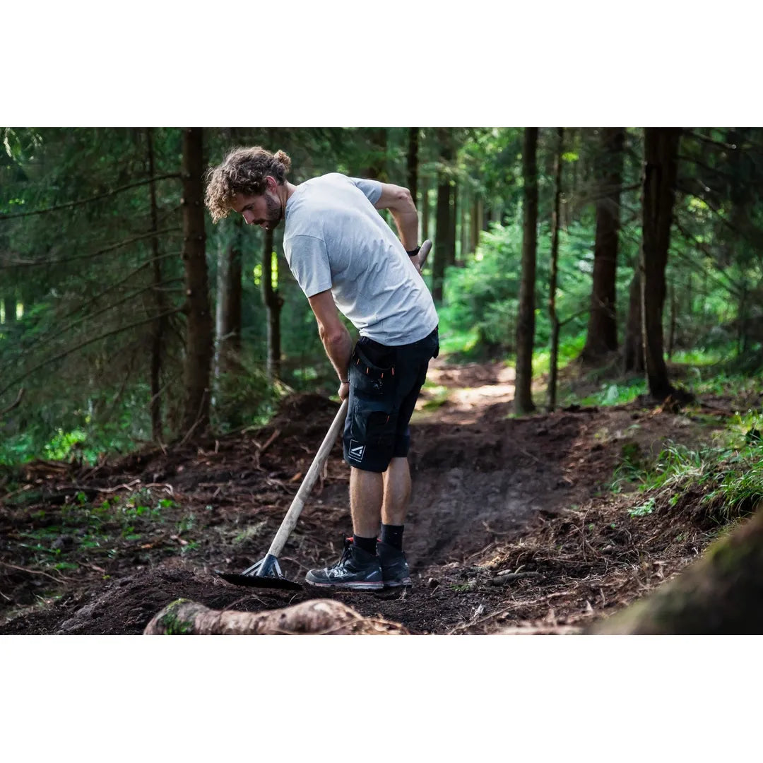 Helly Hansen Work Wear - Oberhof_HH_Matthias_Schwarz_Schneestern-1060 - Summer 2021-Action-Tradesman