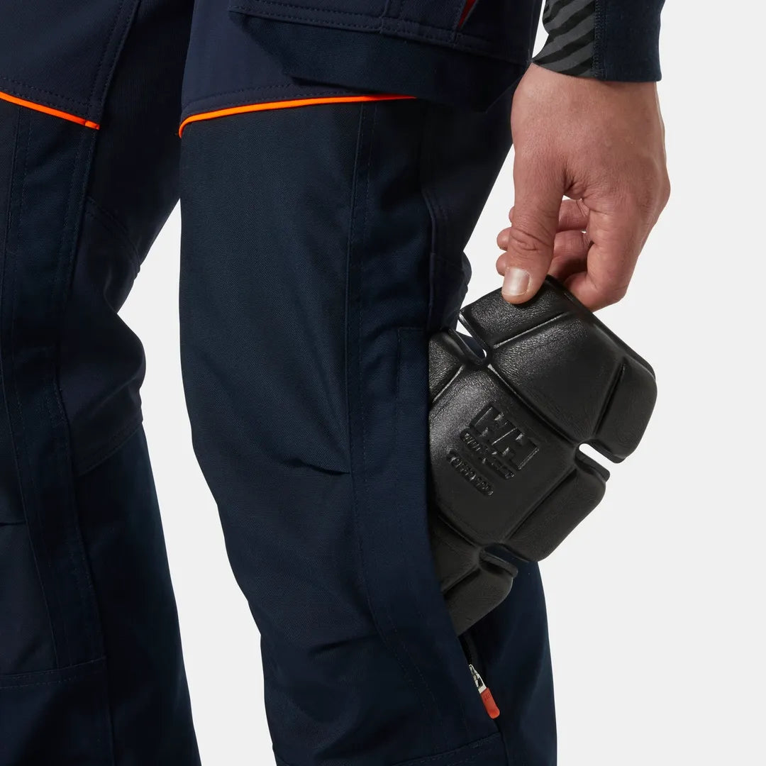 Helly Hansen Work Wear - 77553_590_feature3 - Onbody-W25-Winter 2025-FW25-Chelsea Evo-Trades